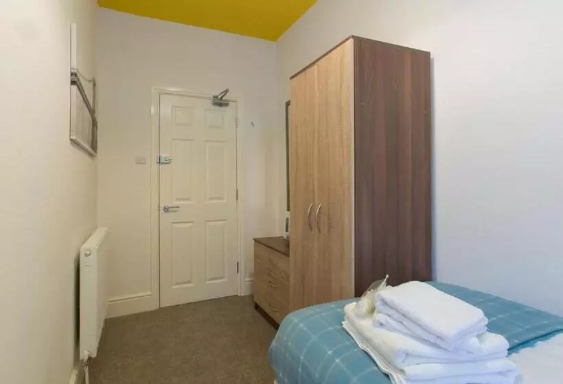 ペンション Townhouse @ West Avenue Crewe