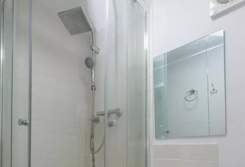 ペンション Townhouse @ West Avenue Crewe