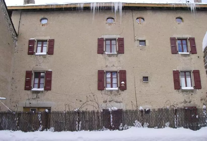 Majatalo La Maison Bleue