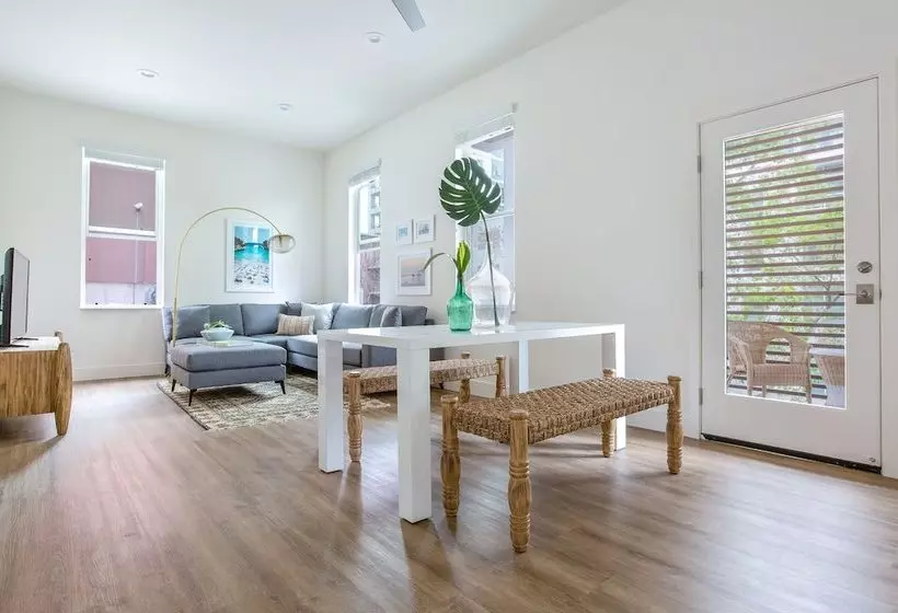Sonder  State Suites