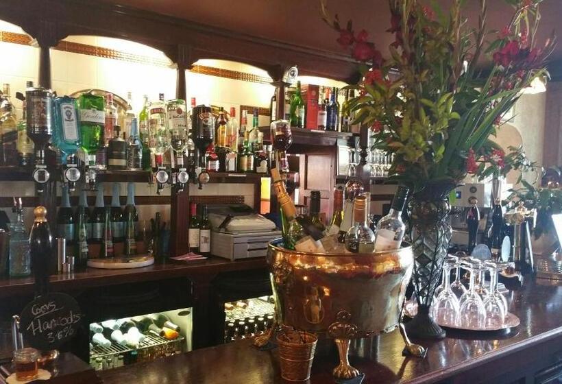 The Carre Arms Hotel & Restaurant