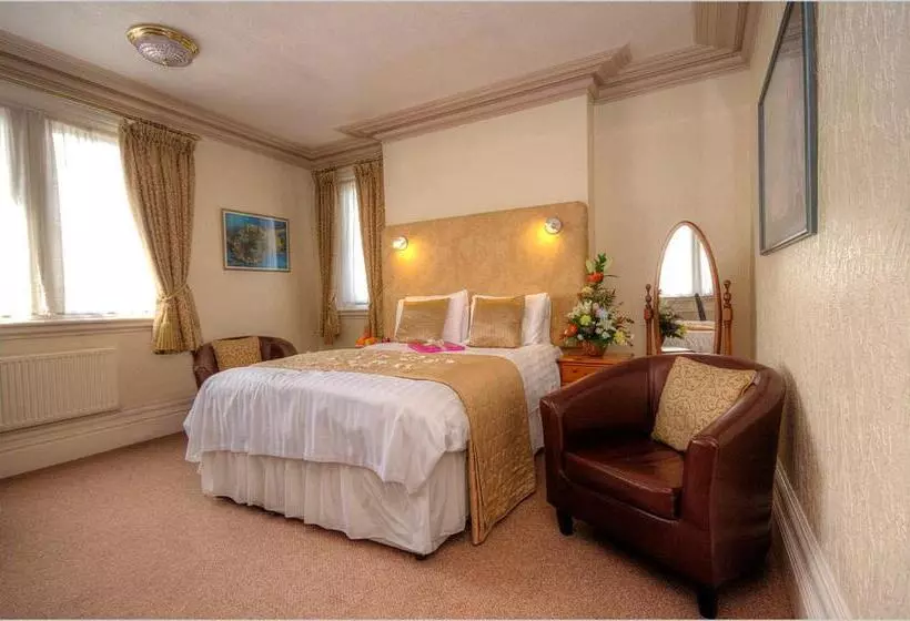 The Carre Arms Hotel & Restaurant