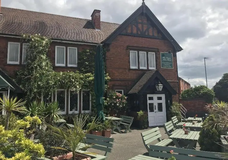 The Carre Arms Hotel & Restaurant
