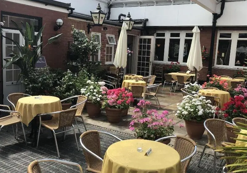 The Carre Arms Hotel & Restaurant