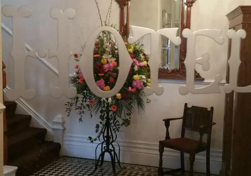 The Carre Arms Hotel & Restaurant