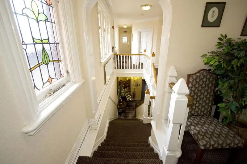 The Carre Arms Hotel & Restaurant
