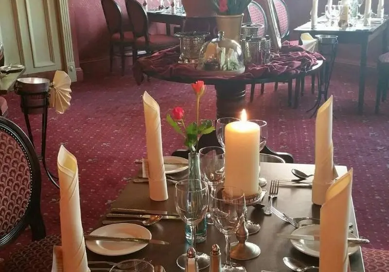 The Carre Arms Hotel & Restaurant