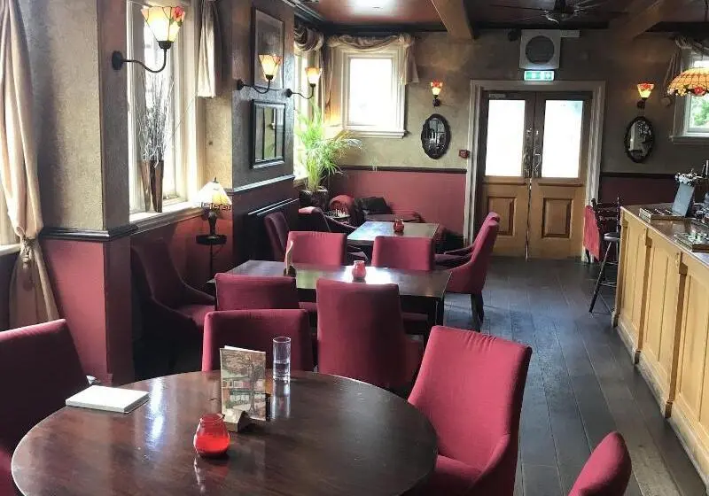 The Carre Arms Hotel & Restaurant