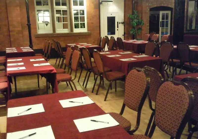 The Carre Arms Hotel & Restaurant