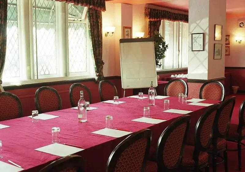 The Carre Arms Hotel & Restaurant