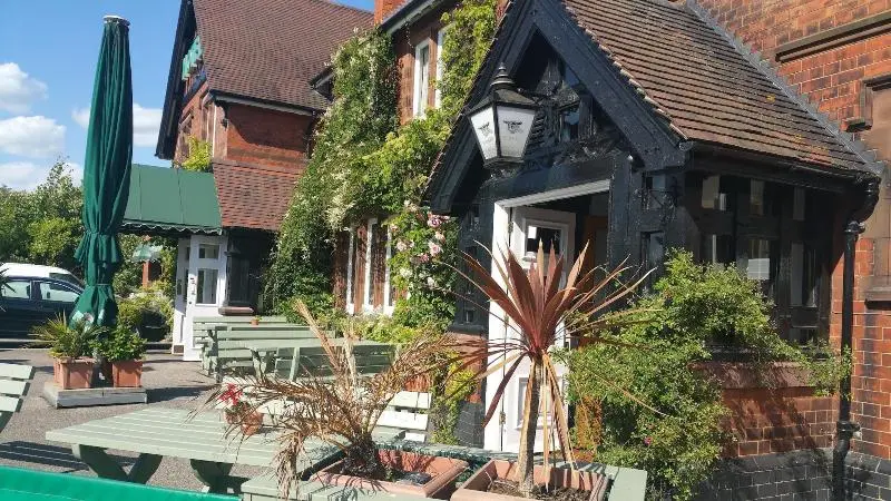 The Carre Arms Hotel & Restaurant