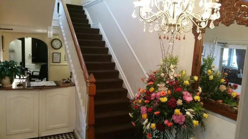 The Carre Arms Hotel & Restaurant