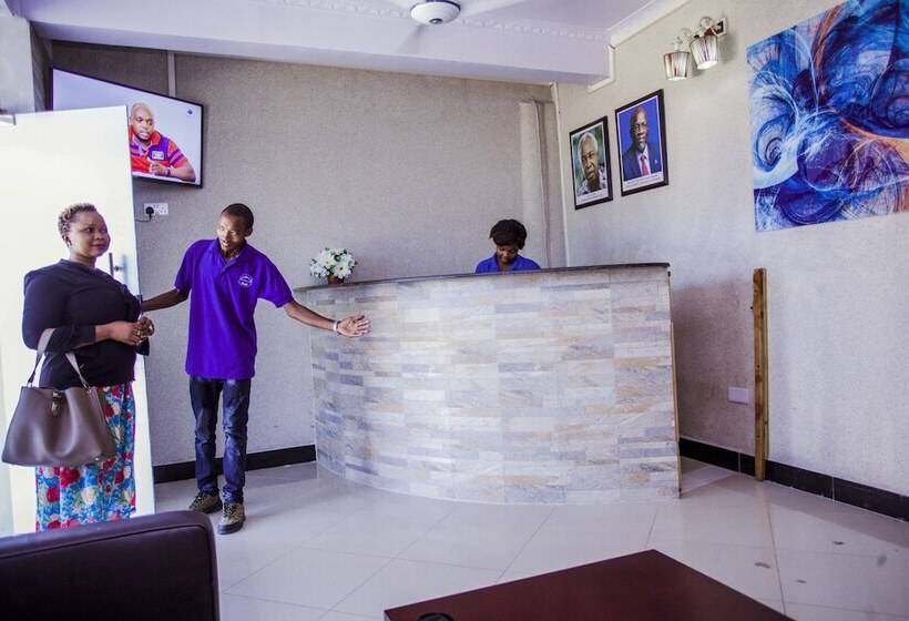 هتل B10 Airport Lodge