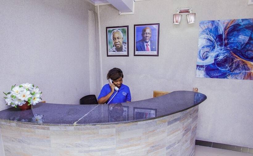 هتل B10 Airport Lodge