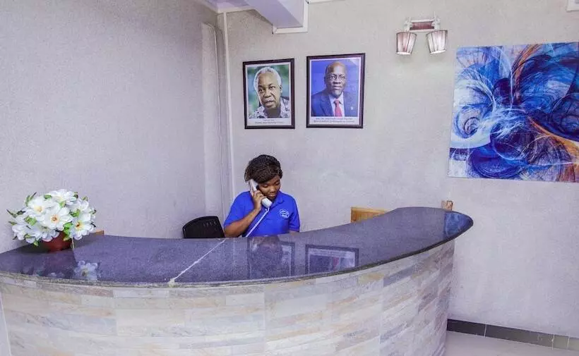 هتل B10 Airport Lodge