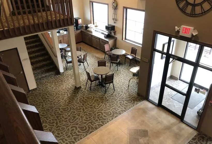 Hotelli Shenandoah Inn & Suites