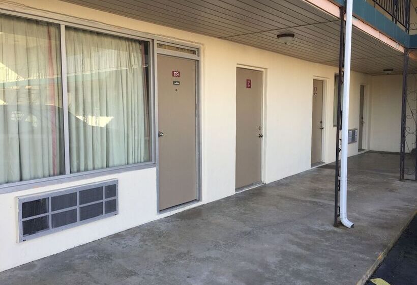 فندق على الطريق Ashland Inn