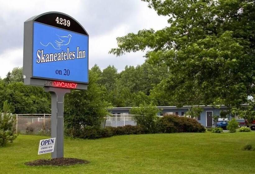 모텔 Skaneateles Inn On 20