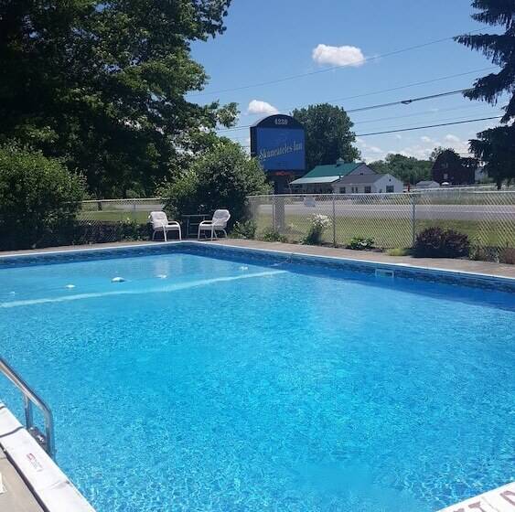 모텔 Skaneateles Inn On 20