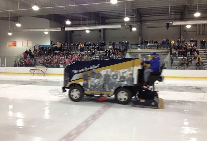 모텔 Skaneateles Inn On 20