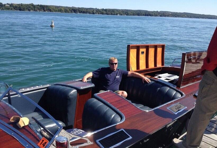 모텔 Skaneateles Inn On 20