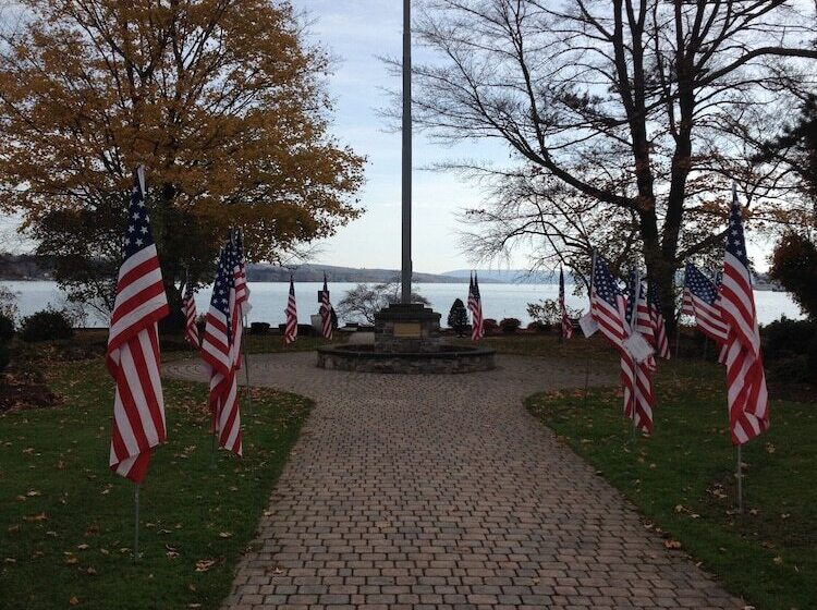 모텔 Skaneateles Inn On 20