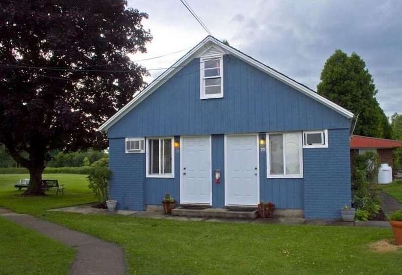 모텔 Skaneateles Inn On 20