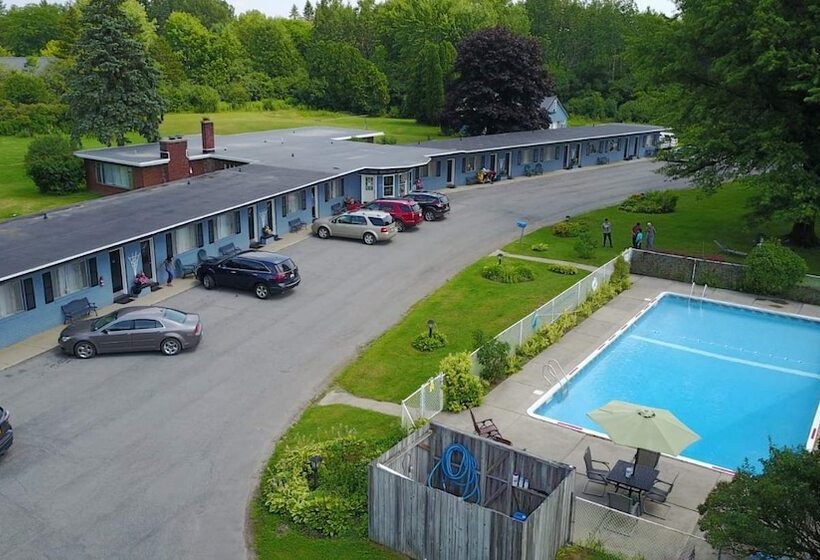 모텔 Skaneateles Inn On 20