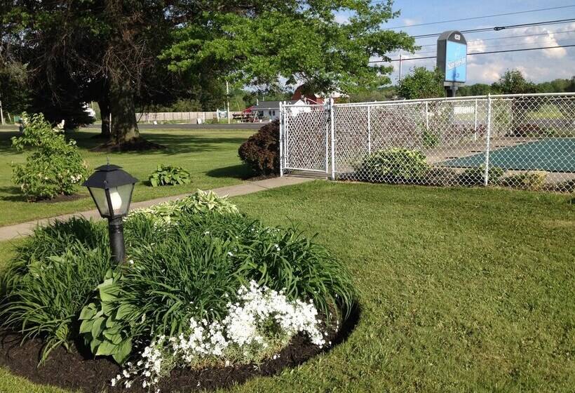 모텔 Skaneateles Inn On 20