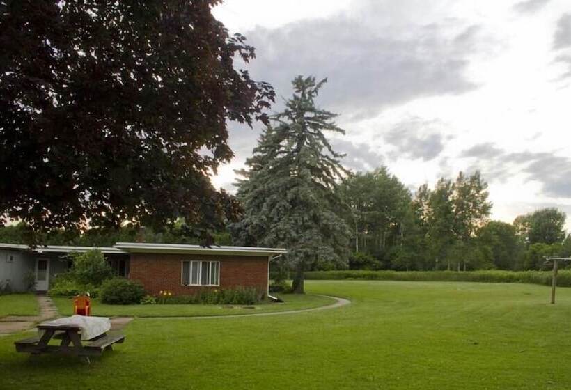 모텔 Skaneateles Inn On 20