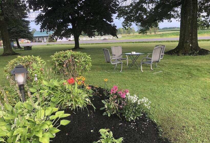 모텔 Skaneateles Inn On 20