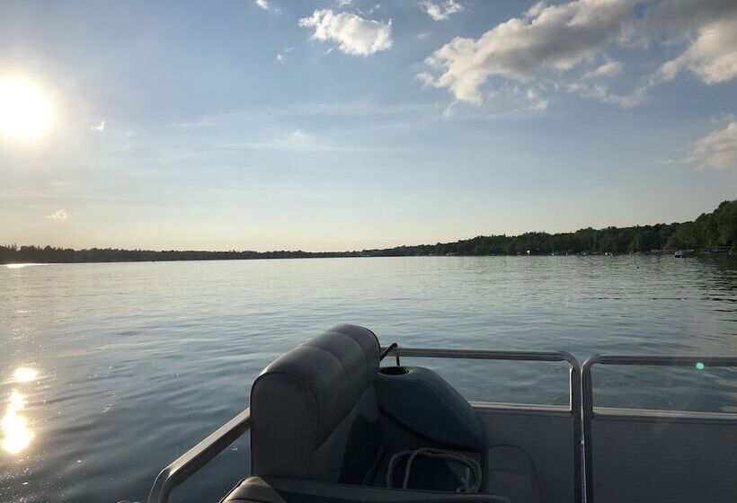 모텔 Skaneateles Inn On 20