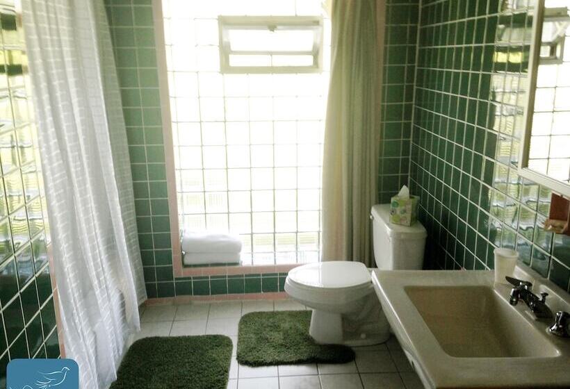 모텔 Skaneateles Inn On 20