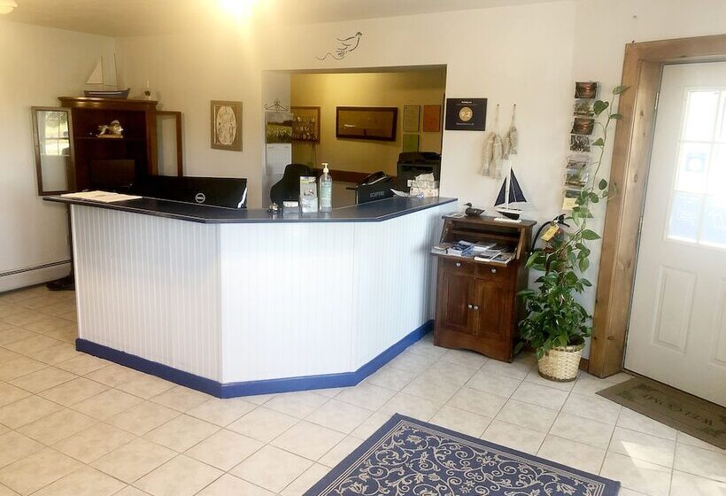 모텔 Skaneateles Inn On 20