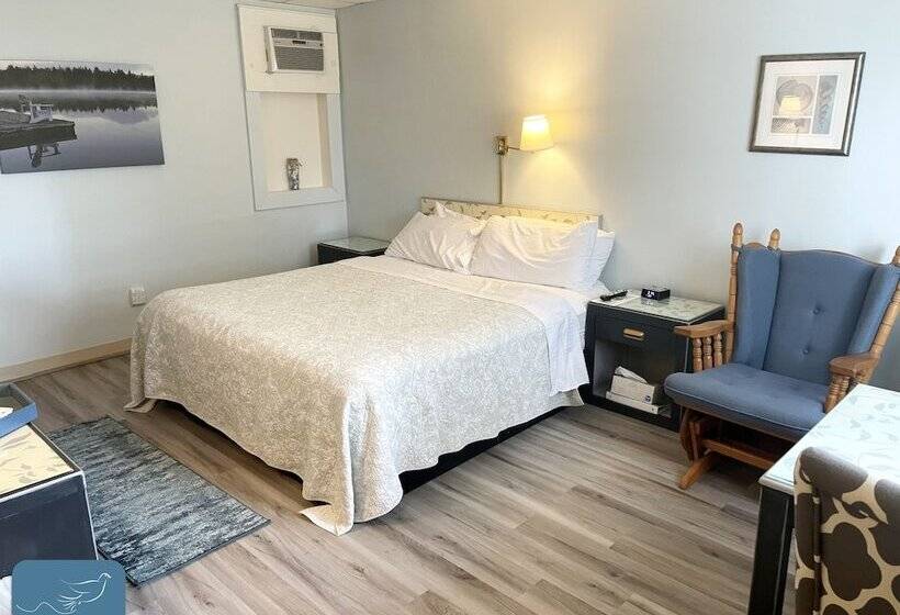 모텔 Skaneateles Inn On 20