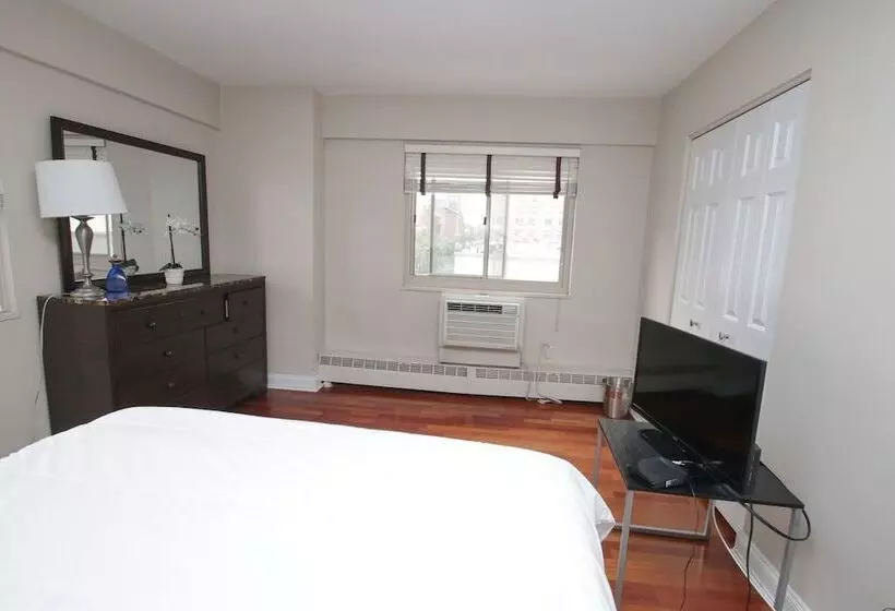 Renaissance Properties   21 & Chestnut