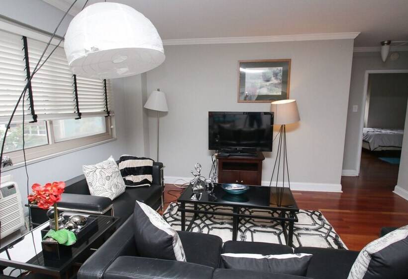 Renaissance Properties   21 & Chestnut