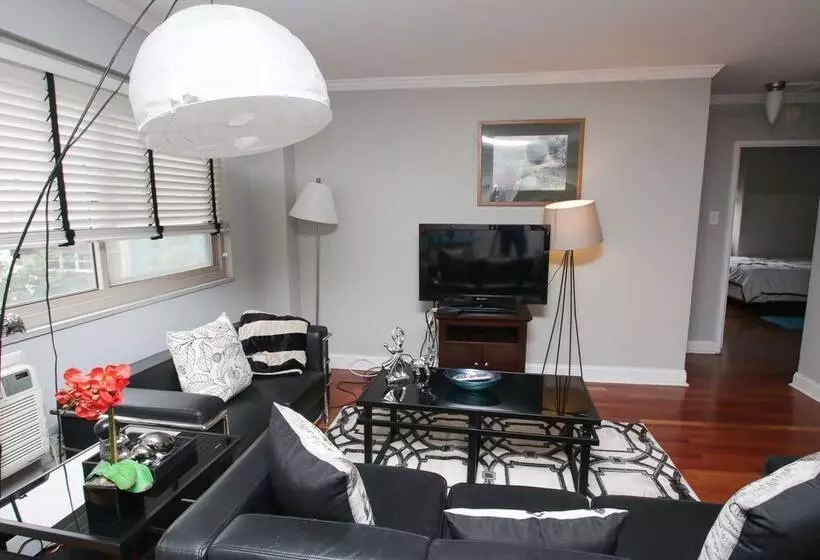 Renaissance Properties   21 & Chestnut