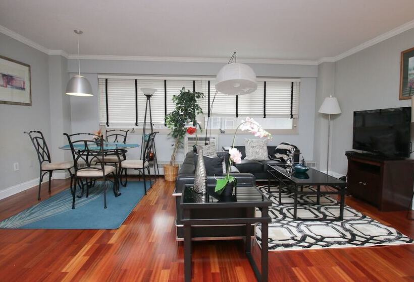 Renaissance Properties   21 & Chestnut