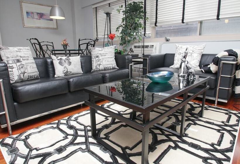 Renaissance Properties   21 & Chestnut