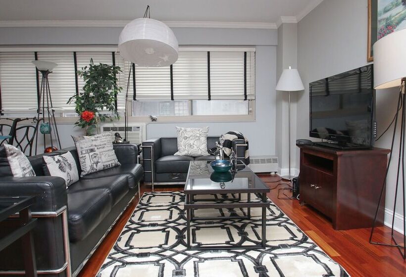 Renaissance Properties   21 & Chestnut