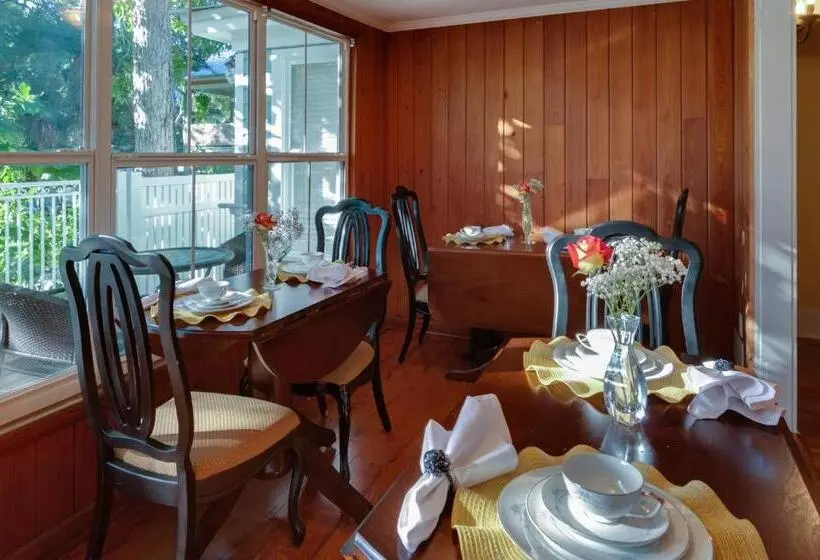 Seaglass Inn Bed And Breakfast