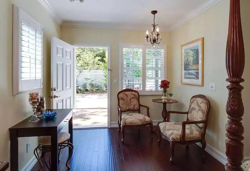 Seaglass Inn Bed And Breakfast