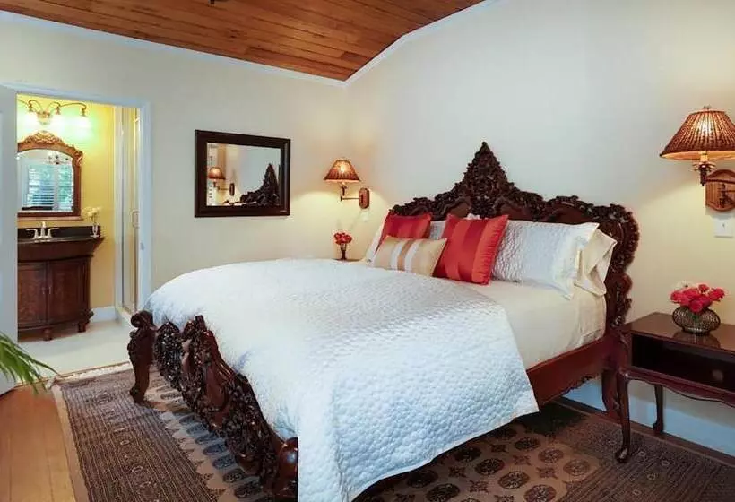 Seaglass Inn Bed And Breakfast