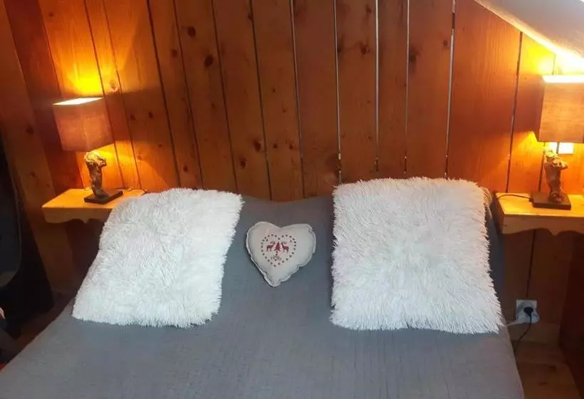 تختخواب و صبحانه Chambre D'hôtes Kiki & Coco