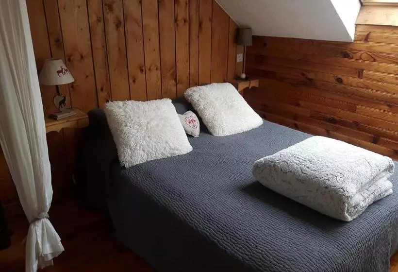 تختخواب و صبحانه Chambre D'hôtes Kiki & Coco