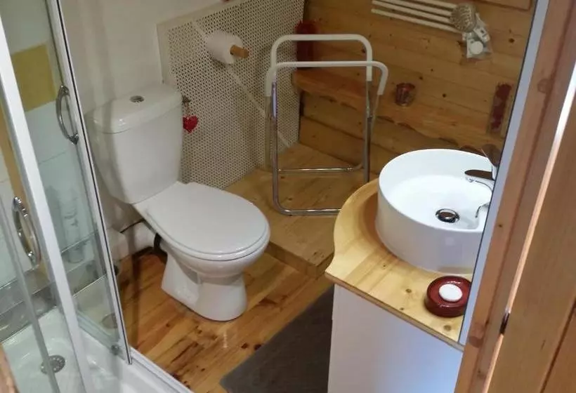 تختخواب و صبحانه Chambre D'hôtes Kiki & Coco
