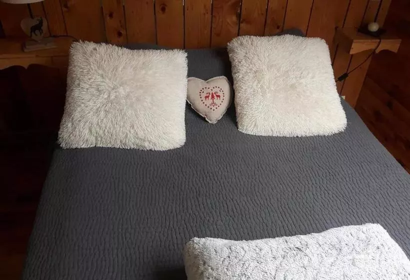 تختخواب و صبحانه Chambre D'hôtes Kiki & Coco