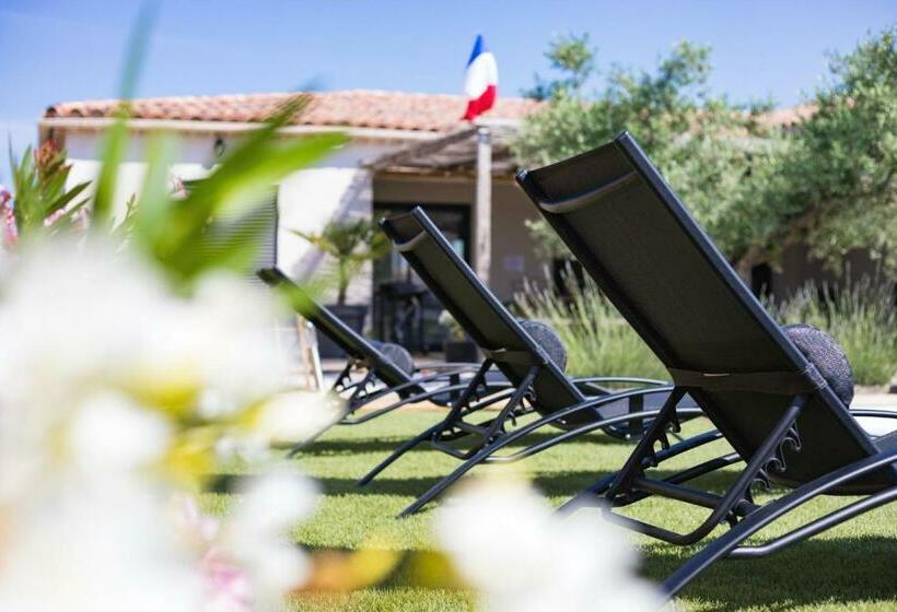 تختخواب و صبحانه Les Costebelles