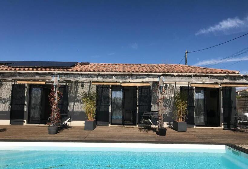 تختخواب و صبحانه Les Costebelles